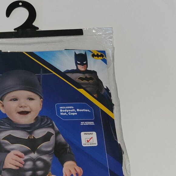 NEW Batman Halloween Costume Baby 0-6 Months DC Rubie's Bodysuit Booties Cape - Picture 3 of 4